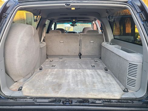 Used 1999 GMC Suburban 2WD w/ Marketing Opt Pkg 2 image 9