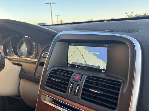 Used 2016 Volvo XC60 T5 Platinum FWD image 10