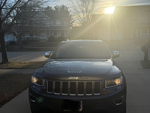 Used 2016 Jeep Grand Cherokee Laredo w/ Quick Order Package 23E image 2