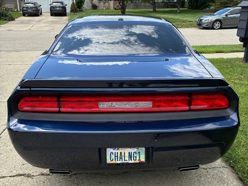 Used 2014 Dodge Challenger R/T RWD image 5