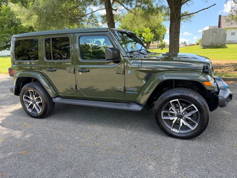 Used 2024 Jeep Wrangler Unlimited w/ Convenience Group AWD/4WD image 1