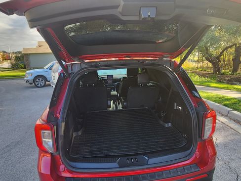 Used 2020 Ford Explorer ST w/ Premium Technology Package AWD/4WD image 5