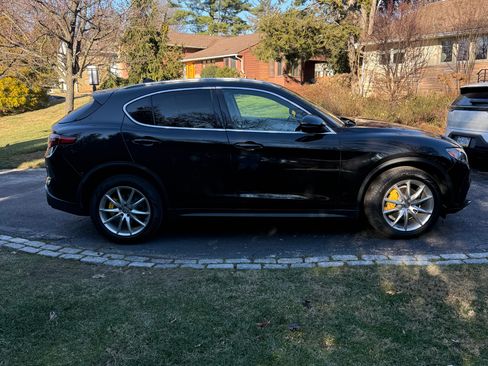 Used 2019 Alfa Romeo Stelvio Ti Lusso w/ Quick Order Package 22X Lusso image 2