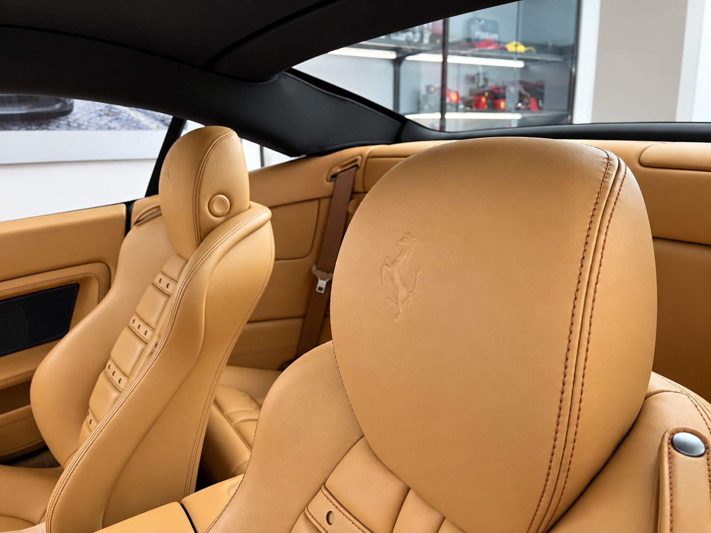 Used 2012 Ferrari California RWD image 9