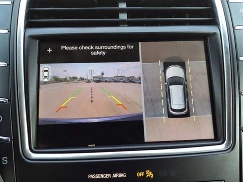 Used 2019 Lincoln Nautilus Reserve image 12