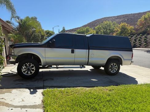 Used 1999 Ford F250 2WD SuperCab Super Duty image 1