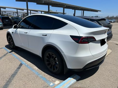 Used 2023 Tesla Model Y Long Range AWD/4WD image 2