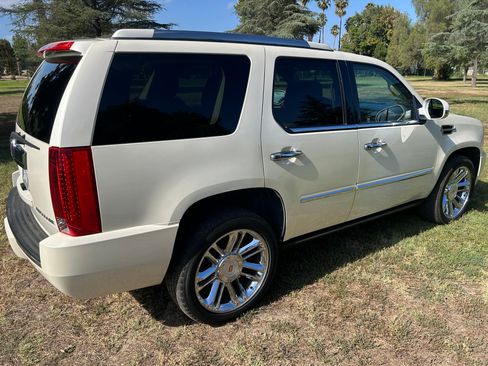 Used 2014 Cadillac Escalade Platinum AWD/4WD image 6