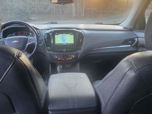 Used 2018 Chevrolet Traverse LT image 14