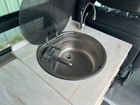 Used 2018 Mercedes-Benz Sprinter 2500 image 23