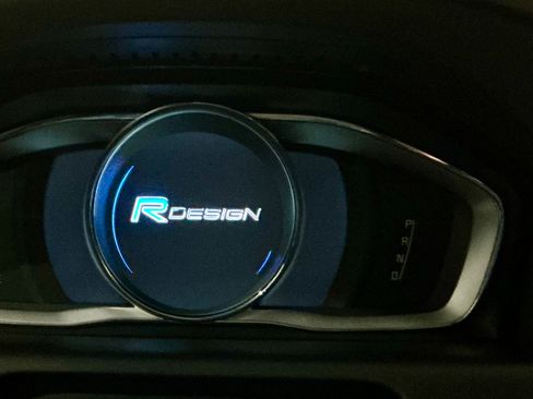 Used 2016 Volvo XC60 T6 R-Design Platinum w/ Climate Package image 24