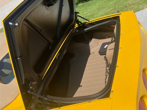 Used 2001 Chevrolet Corvette Convertible w/ Preferred Equipment Group2 RWD image 8
