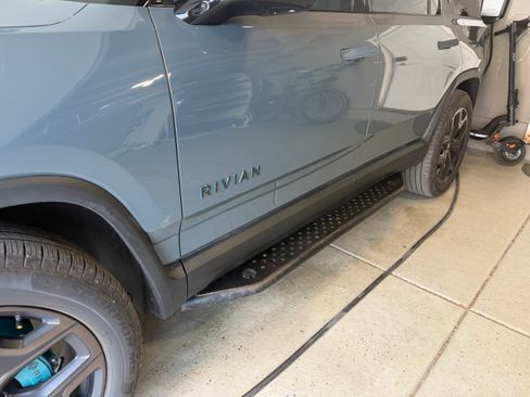 Used 2026 Rivian R1S Premium Quad AWD/4WD image 19