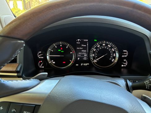 Used 2020 Lexus LX 570 4WD w/ Luxury Package image 23