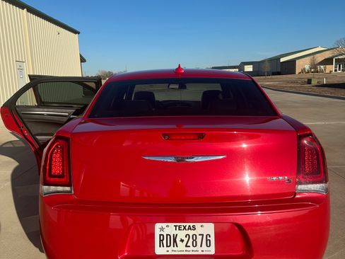 Used 2015 Chrysler 300 S image 4