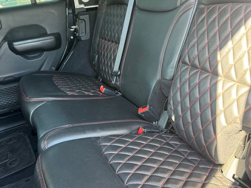 Used 2018 Jeep Wrangler Unlimited Sport S AWD/4WD image 18