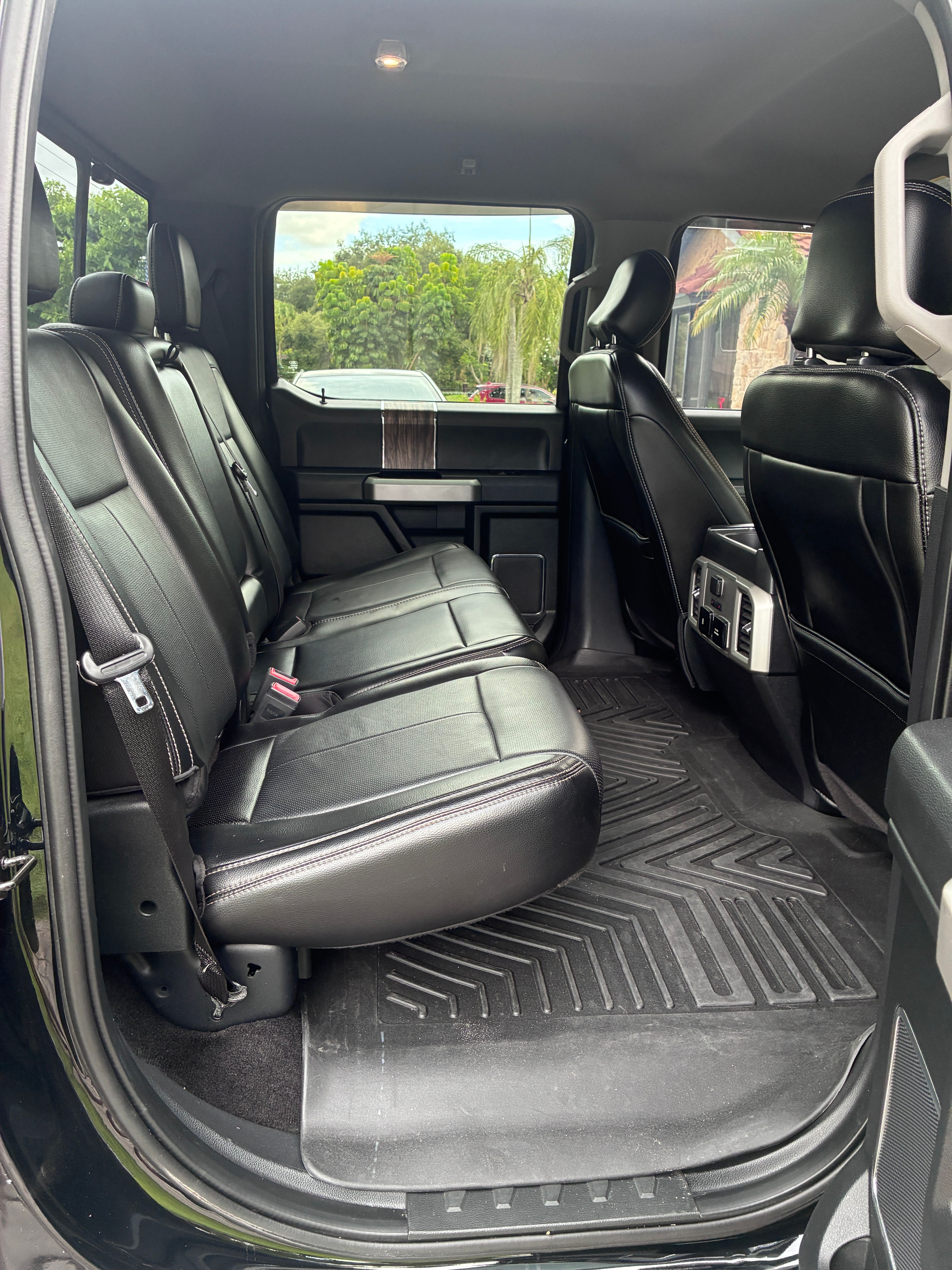 Used 2018 Ford F150 Lariat w/ Equipment Group 502A Luxury AWD/4WD image 10