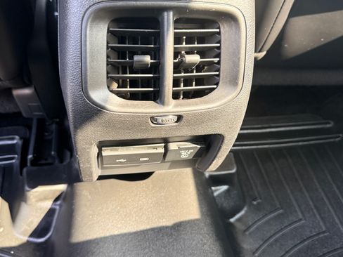 Used 2019 Jeep Cherokee Limited AWD/4WD image 19