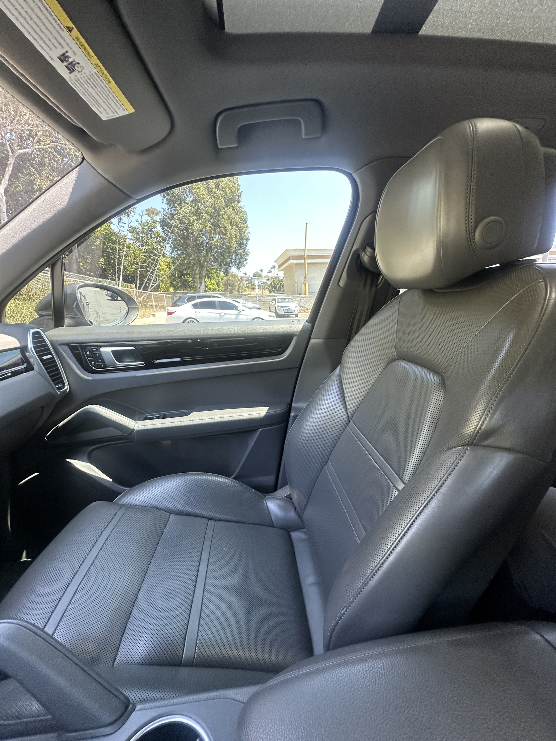 Used 2019 Porsche Cayenne AWD/4WD image 24
