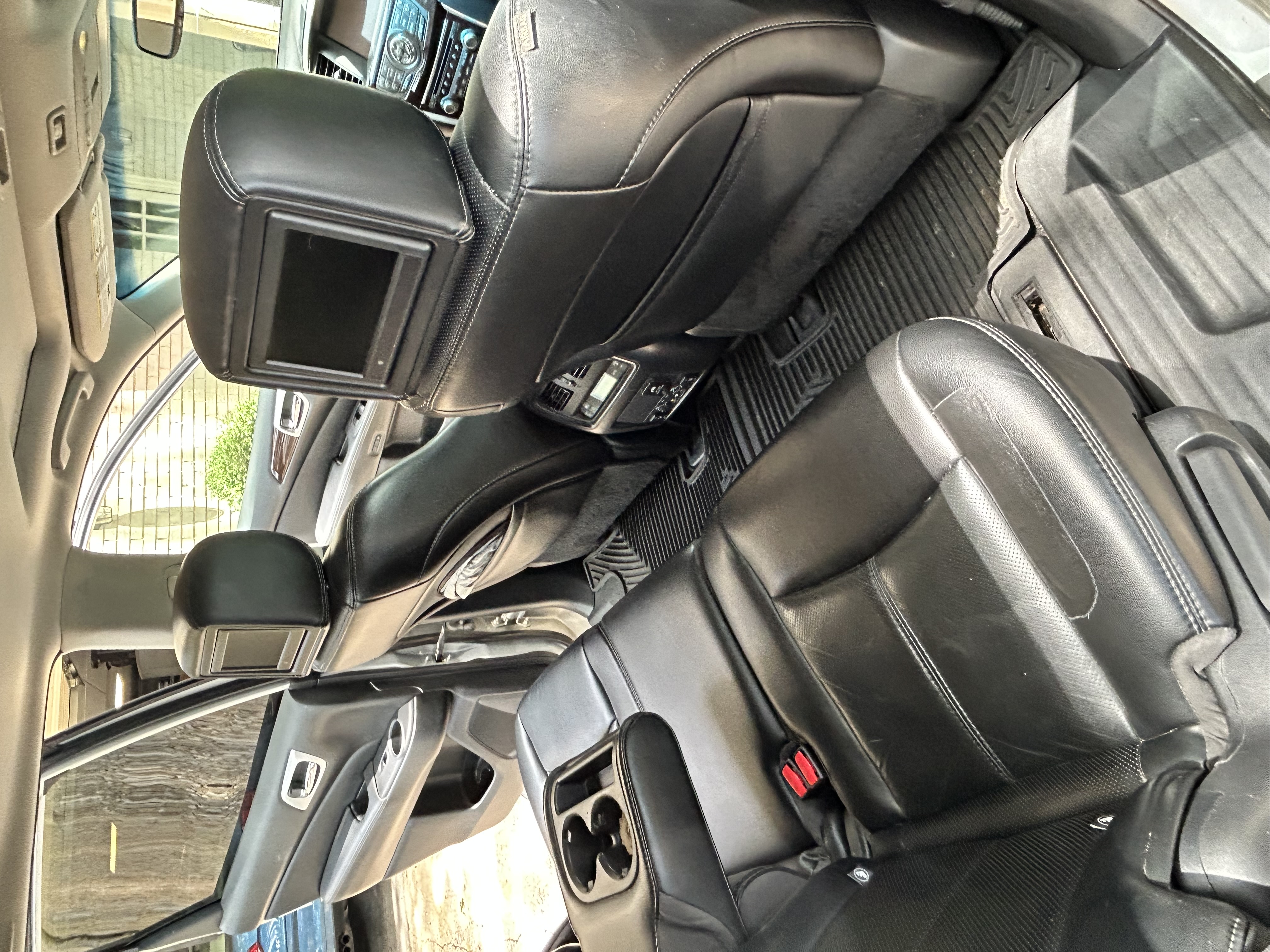 Used 2016 Nissan Pathfinder Platinum w/ Family Entertainment Package FWD image 11
