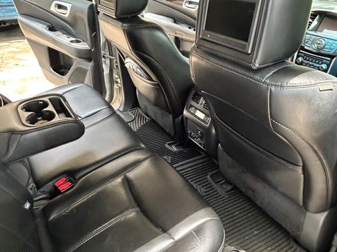 Used 2016 Nissan Pathfinder Platinum w/ Family Entertainment Package FWD image 11