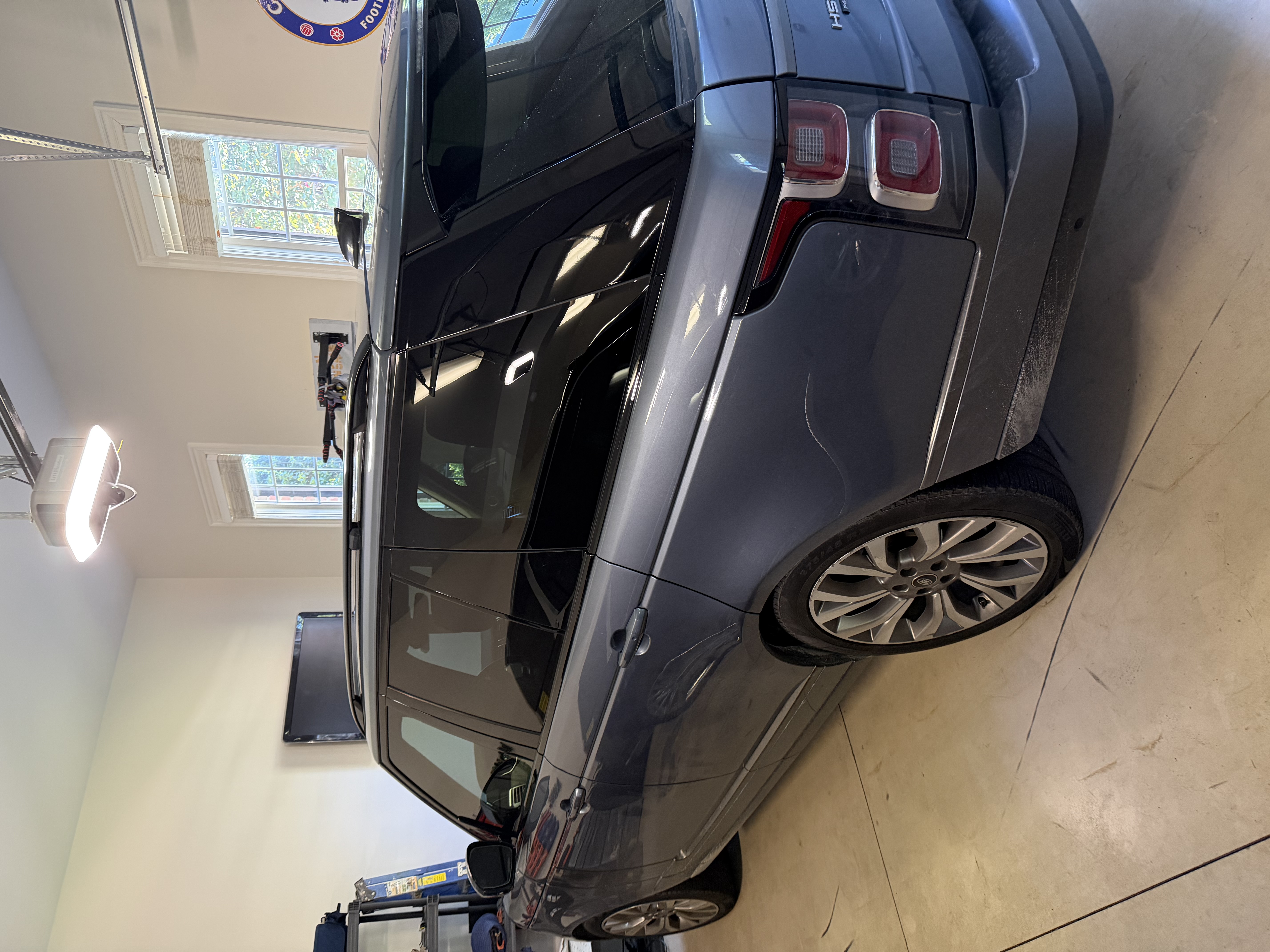 Used 2020 Land Rover Range Rover HSE AWD/4WD image 2