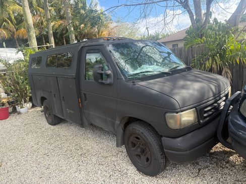 Used 2005 Ford E-350 and Econoline 350 Super Duty image 1