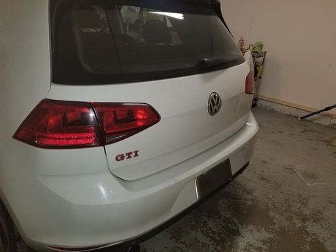 Used 2017 Volkswagen GTI SE image 5