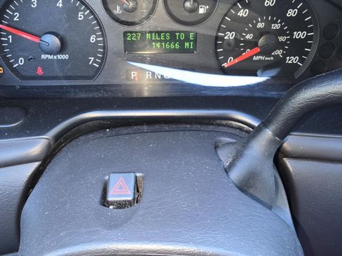 Used 2004 Ford Taurus SE image 9