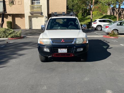 Used 2001 Mitsubishi Montero Limited image 1