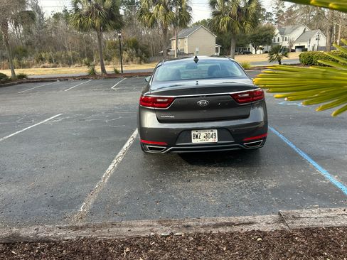 Used 2017 Kia Cadenza Premium w/ Luxury Package image 6