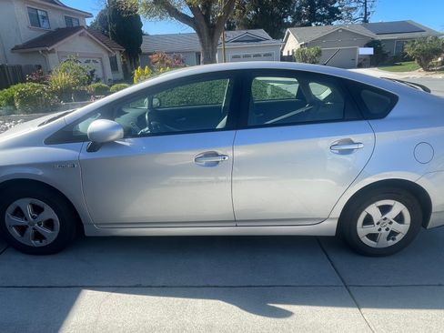 Used 2010 Toyota Prius Five image 1