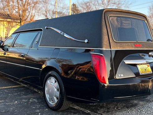 Used 2001 Cadillac De Ville Sedan image 4