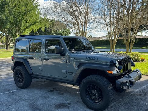 Used 2023 Jeep Wrangler Unlimited Sport image 12