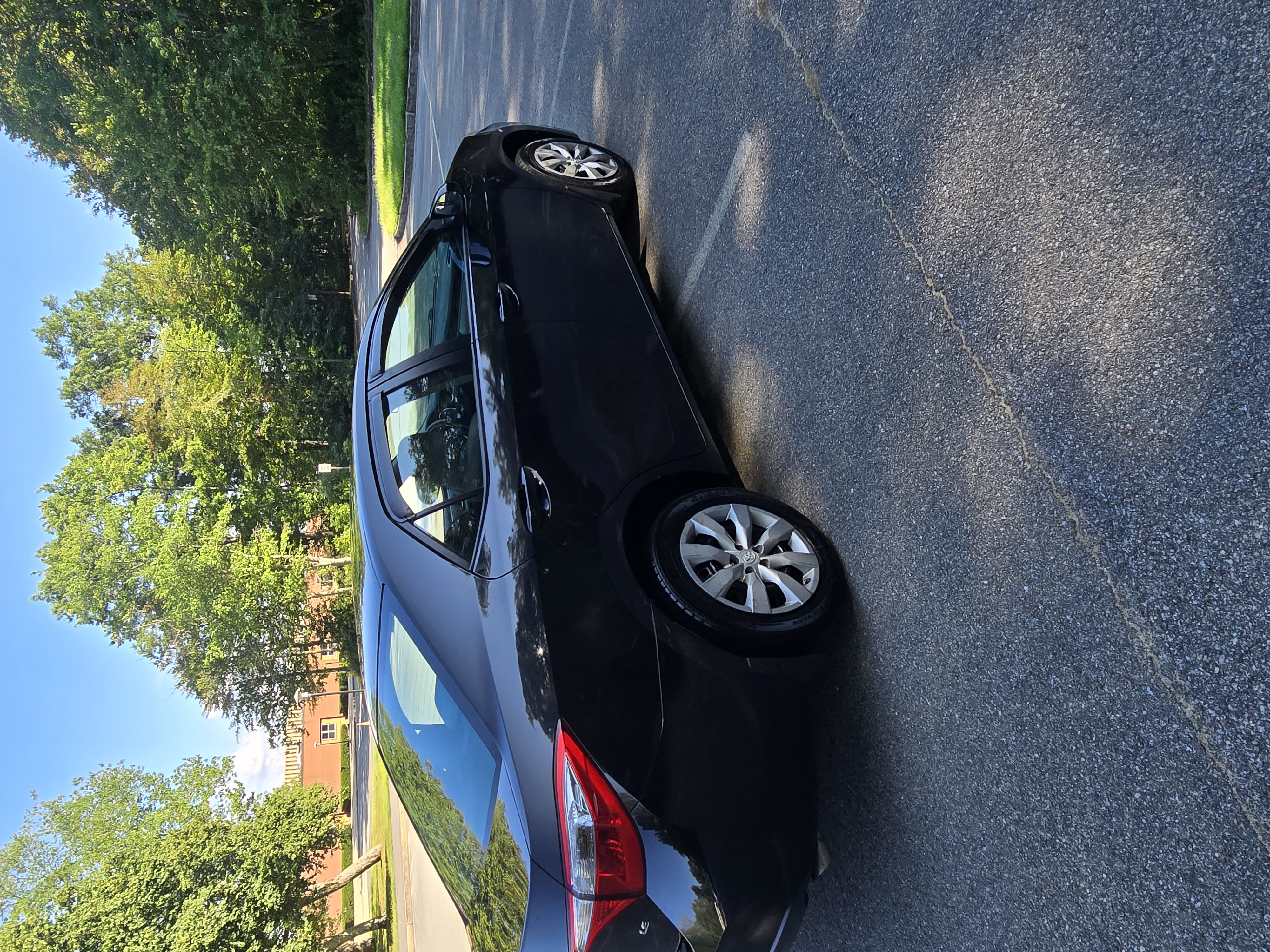 Used 2016 Toyota Corolla LE FWD image 19