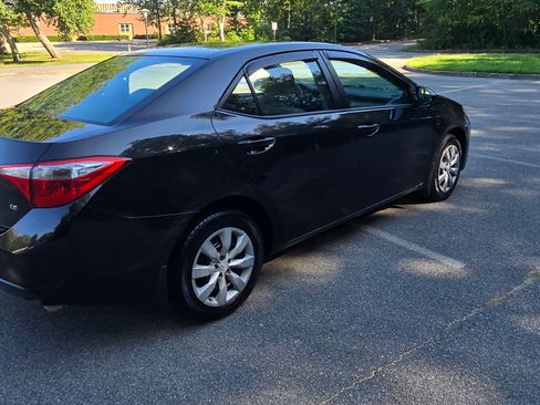 Used 2016 Toyota Corolla LE FWD image 19