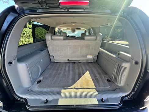 Used 2005 Chevrolet Suburban LT w/ Preferred Equipment Group image 16