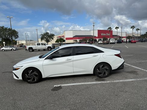 Used 2025 Hyundai Elantra Sport w/ Cargo Package image 2