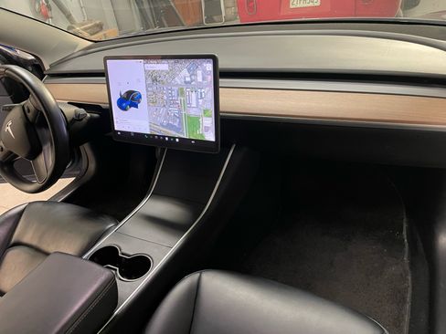 Used 2020 Tesla Model 3 Standard Range Plus image 12