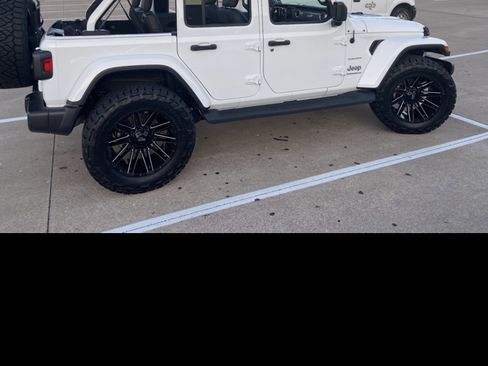 Used 2023 Jeep Wrangler Unlimited Sahara w/ Cold Weather Group image 13