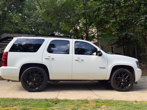 Used 2012 Chevrolet Tahoe LT w/ Luxury Package RWD image 4