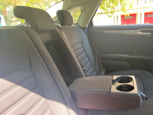 Used 2018 Ford Fusion SE image 13