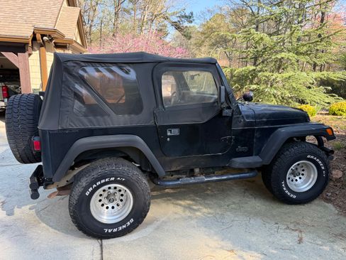 Used 1998 Jeep Wrangler Sport image 2