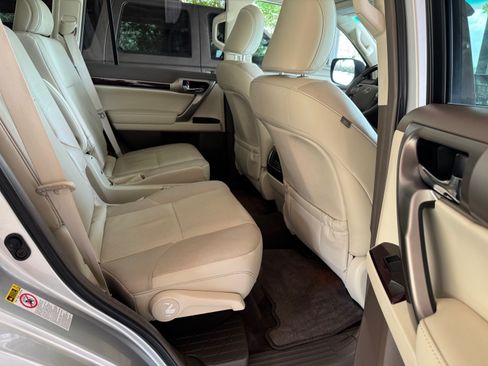 Used 2017 Lexus GX 460 AWD/4WD image 23