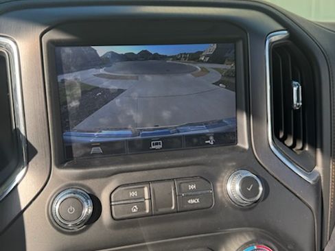 Used 2022 GMC Sierra 1500 AT4 w/ AT4 Preferred Package image 5