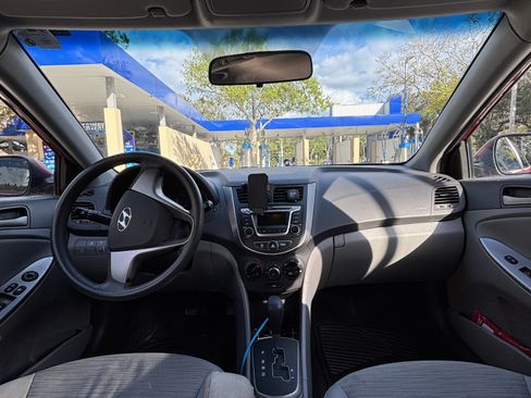 Used 2015 Hyundai Accent GLS image 11