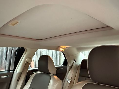 Used 2008 Chrysler 300 Touring RWD image 11