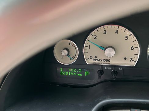 Used 2005 Ford Thunderbird 50th Anniversary image 10