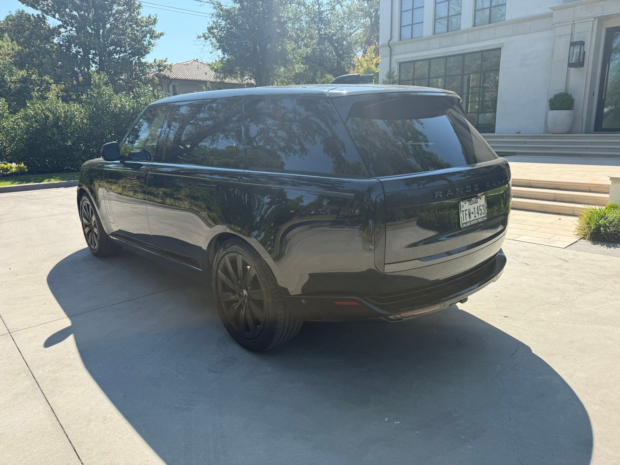 Used 2023 Land Rover Range Rover Long Wheelbase SE AWD/4WD image 4