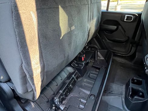 Used 2021 Jeep Gladiator Sport image 13